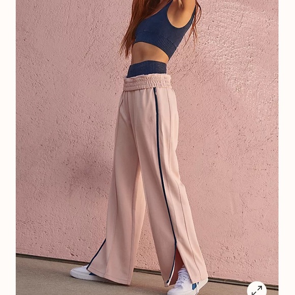 Brand NWOT sporty wide leg pats, size S - Picture 2 of 10